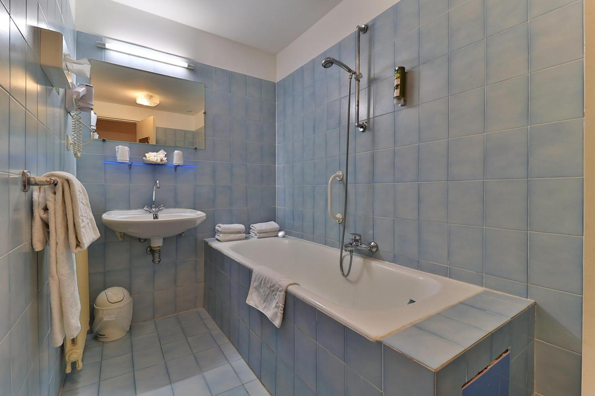 Logis Le Relais Imperial Hotel Saint-Vallier-de-Thiey Eksteriør billede