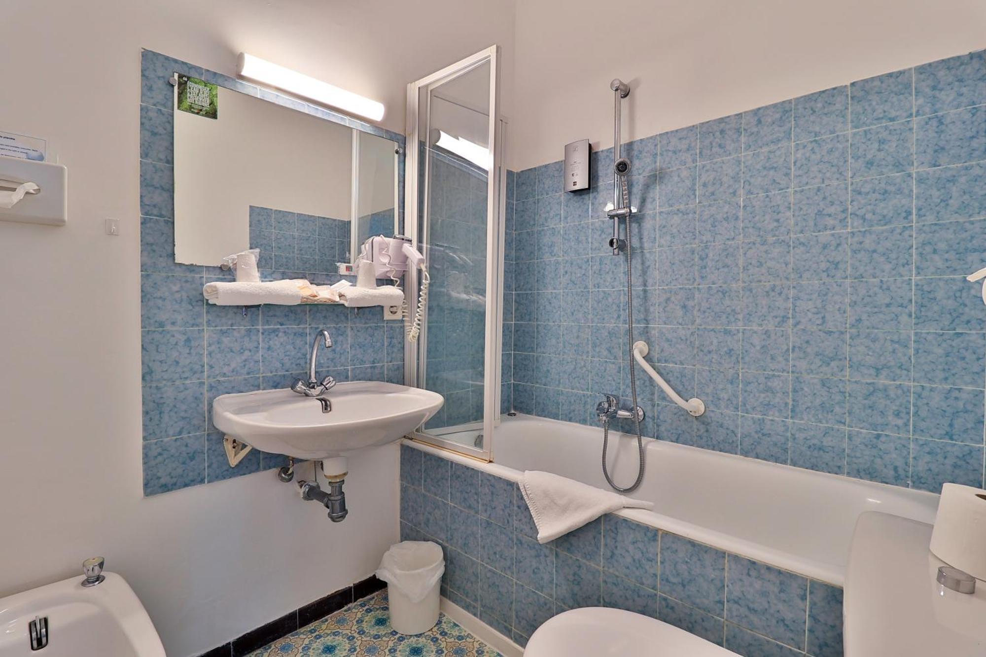 Logis Le Relais Imperial Hotel Saint-Vallier-de-Thiey Eksteriør billede