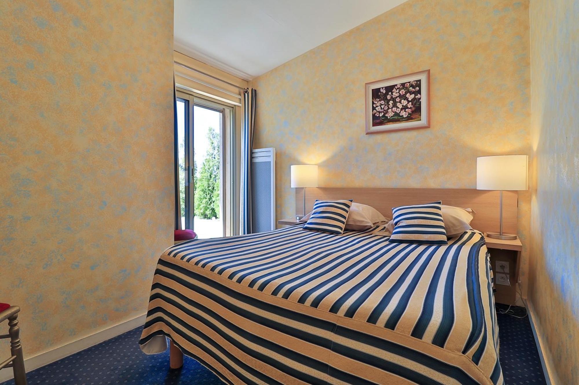 Logis Le Relais Imperial Hotel Saint-Vallier-de-Thiey Eksteriør billede